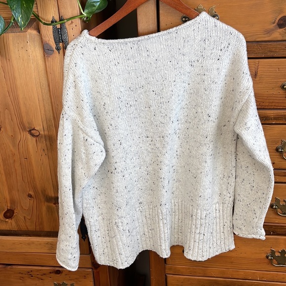 Ann Taylor long sleeve stretchy sweater - Picture 4 of 13